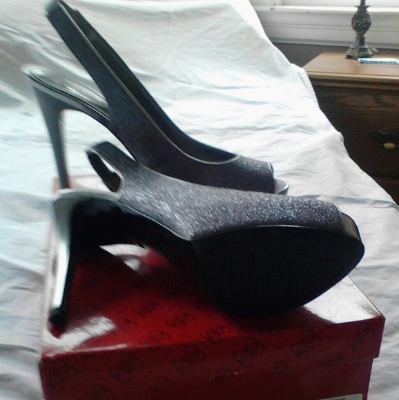 Guess Pewter Multi Texture Heels - Picture 3 of 4